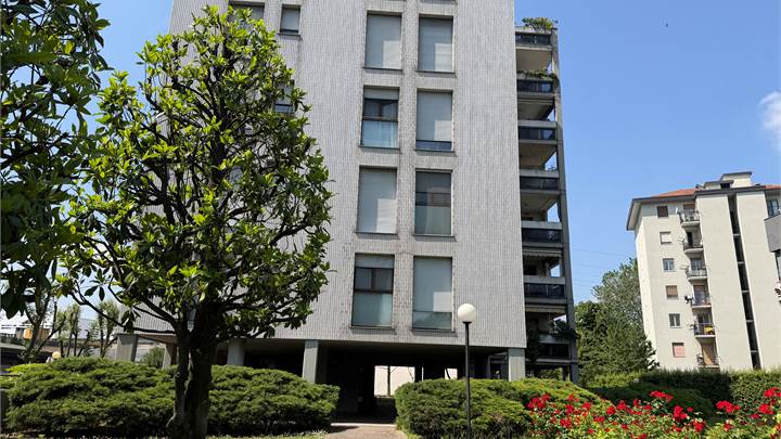 QUADRILOCALE PIANO ALTO TERRAZZO 