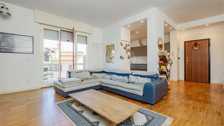 QUADRILOCALE CON TERRAZZO